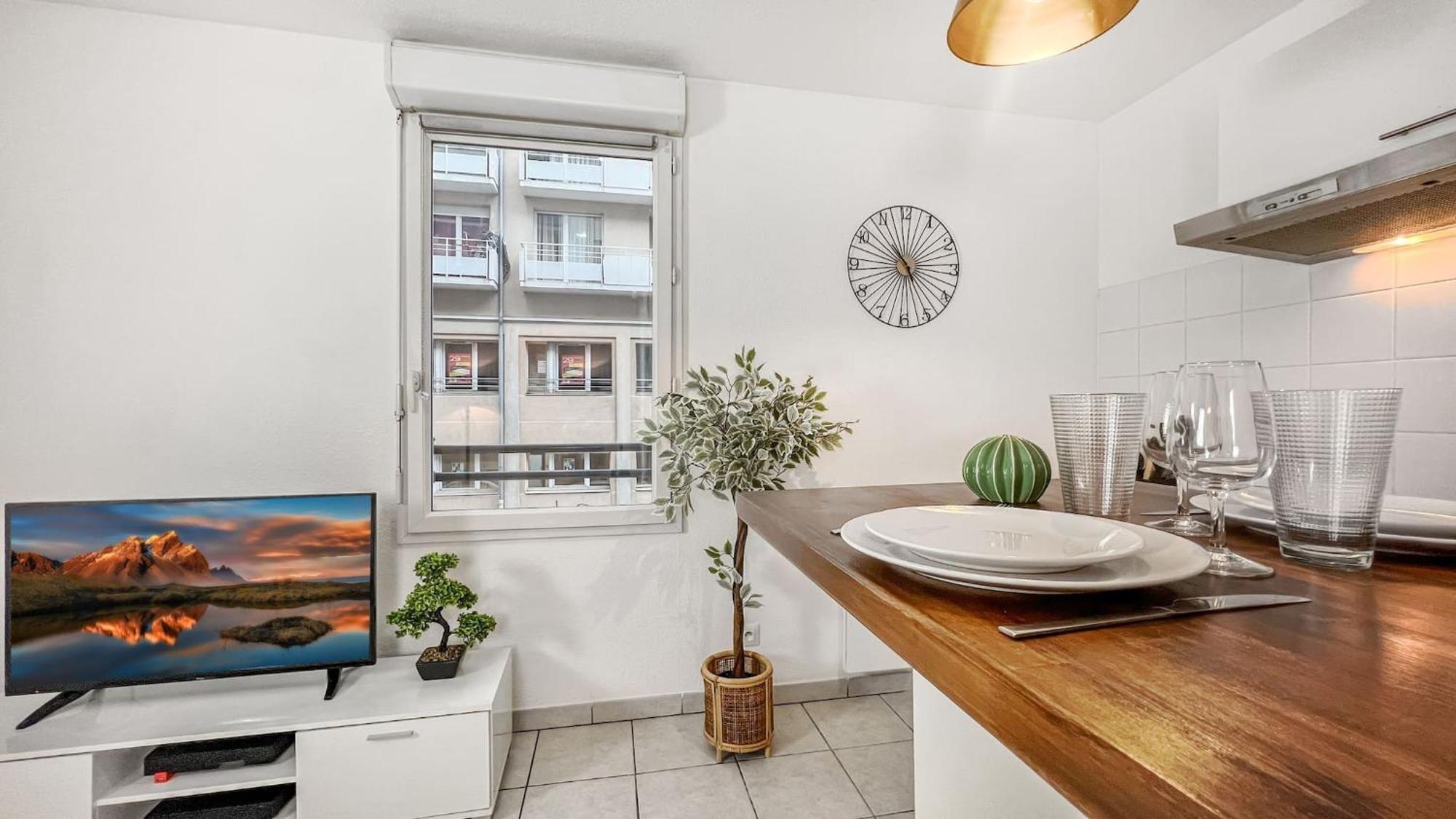 Homey Wild - Proche Gare Et Tram - Proche Centre - Balcon Prive - Parking Prive - Wifi Gratuit Аннемас Экстерьер фото